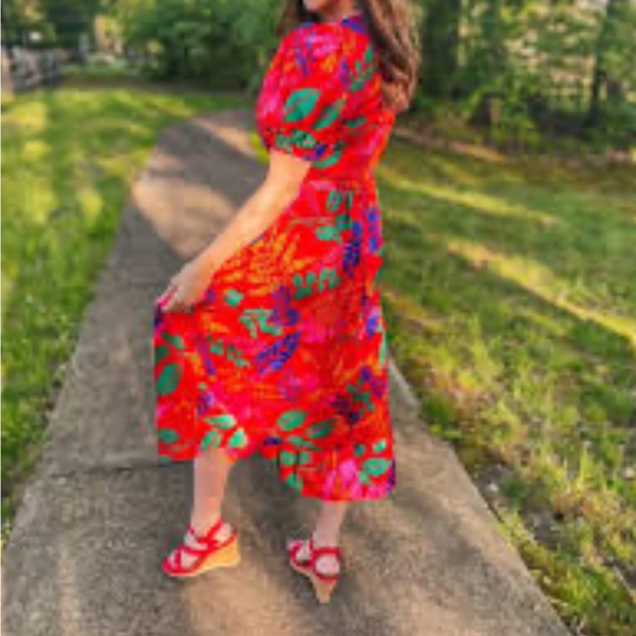 Skies Are Blue Puffed Sleeve Square Neck Tropical Print Dress in Red, Large - Picture 2 of 10